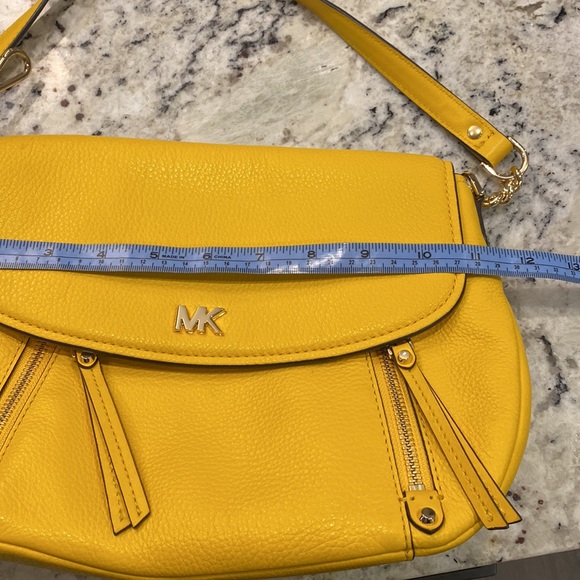 MK handbag with adjustable strap attachment - Picture 12 of 15